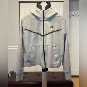 NIKE Tech Sportswear Women’s Full-zip hoodie. Size M Excellent condition